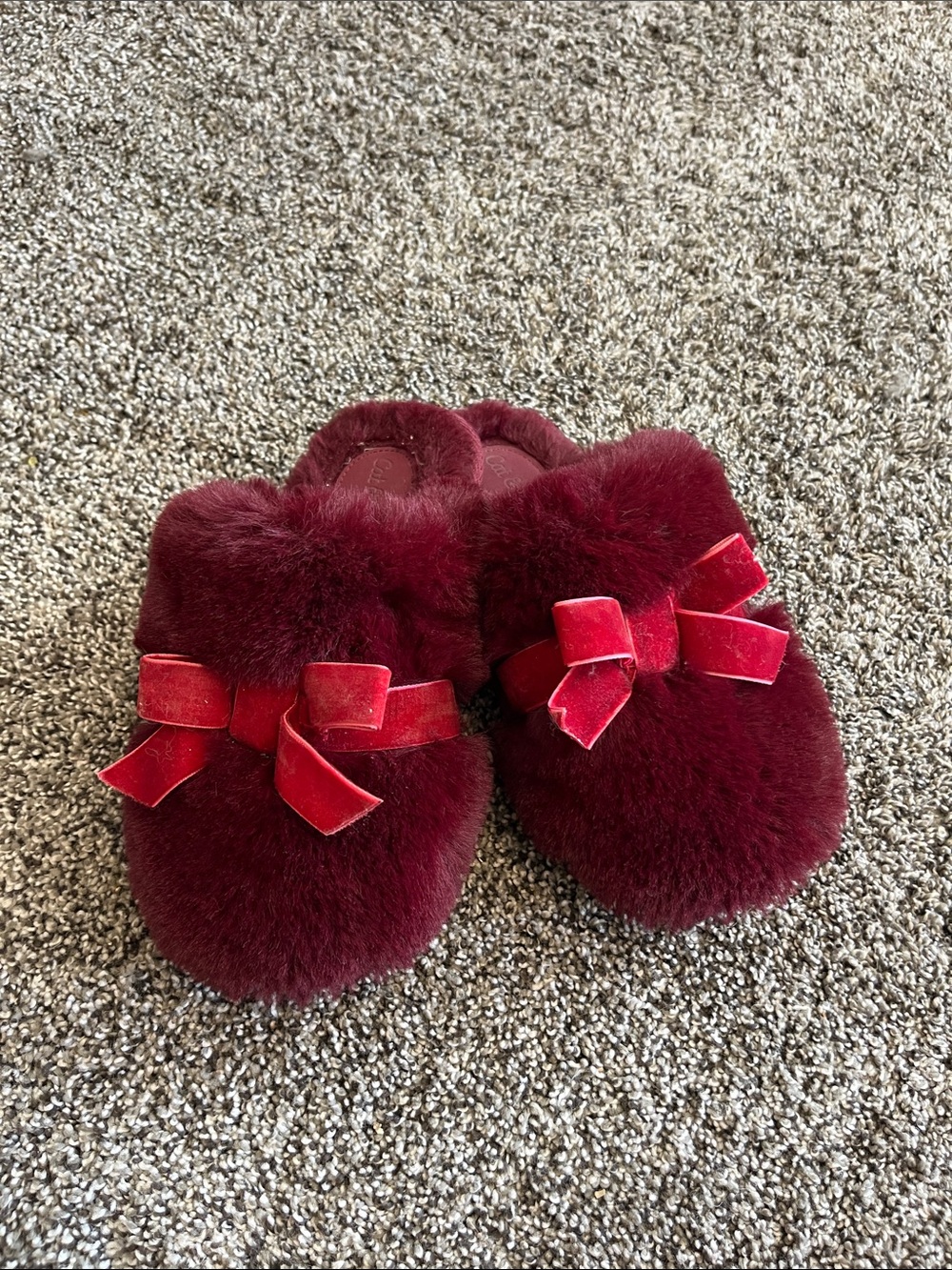 Cat & Jack Plush Burgundy Fur Slippers with Velvet Bows- girls size 13/1